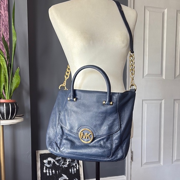 Michael Kors Blue Shoulder Bag with Gold Hardware - Picture 5 of 9